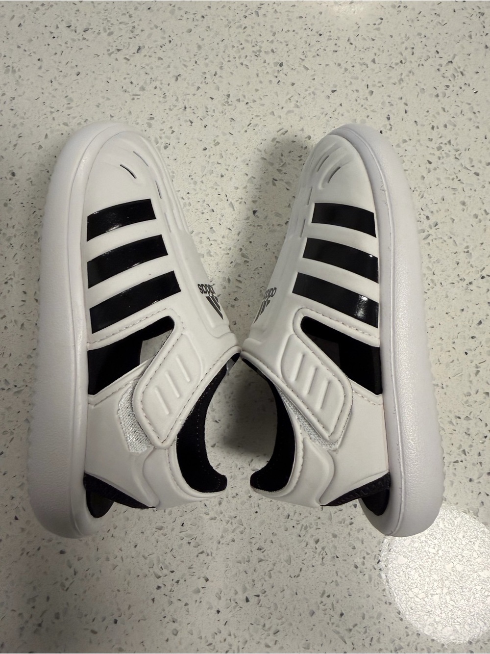 Adidas Water Sandals Little Kids Size 9 - Picture 5 of 8